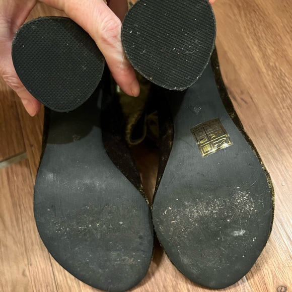 Nasty Gal crushed velvet green half boots - Picture 5 of 6